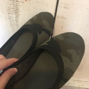 Jessica Simpson camouflage flats used size 6.5